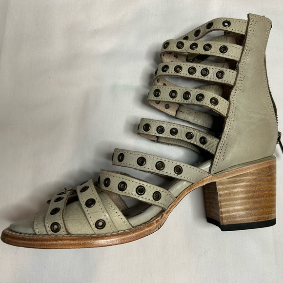 Casandra freebird strappy buckle sandals with covered heel and open toe. - Picture 3 of 3